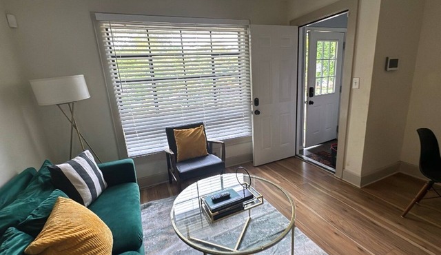 Spacious 4BR West End Duplex Walkable to MARTA