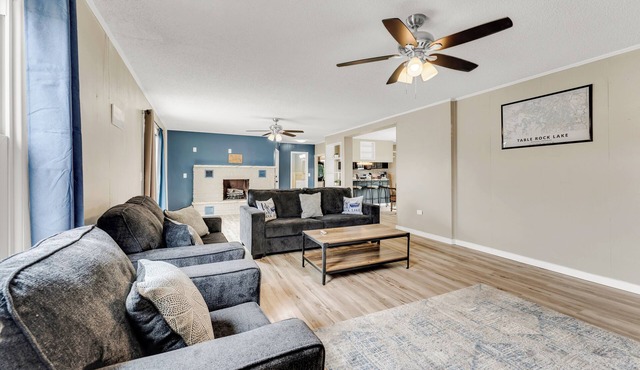 Spacious 5-bedroom house. Game Room. Travel Themed Bedrooms. 1 mile from lake. in Shell Knob