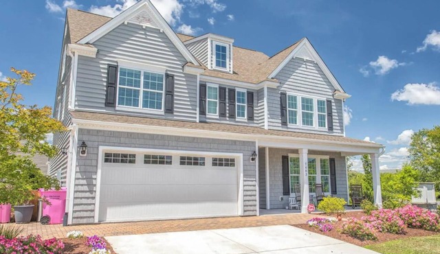 Spacious 7-bedroom house with WiFi, fitness room in beautiful Wilmington