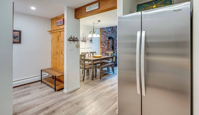 Spacious Bartlett Condo w/Balconies & Pool! in Bartlett