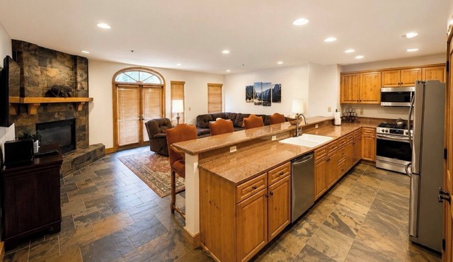 Spacious Bear Creek Lodge Retreat | Pool, Hot Tubs & Mountain Views
