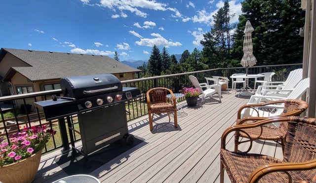 Spacious Home in Quiet Area - Minutes to Attractions, Music, Restaurants & USAFA in Colorado Springs