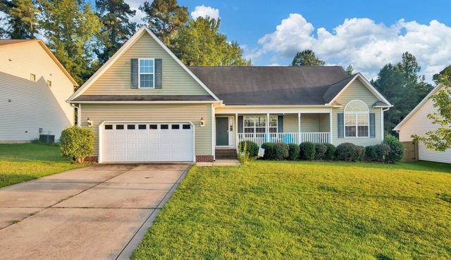 Spacious House Just Minutes From Fort Bragg and Methodist University!