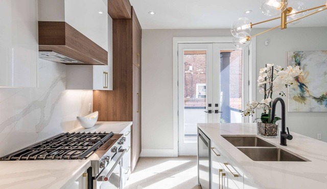 Spacious Luxury 3BR · Prime Queen West in Toronto