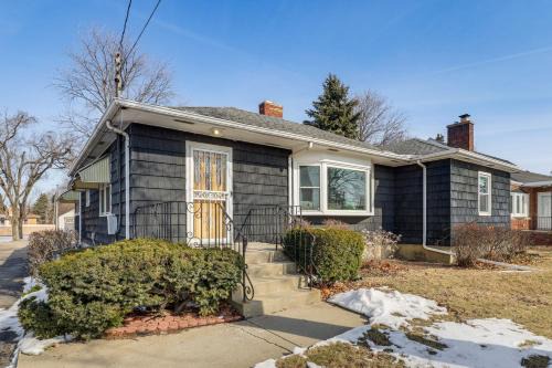 Spacious & Peaceful Suburban Home in Lansing! in Lansing