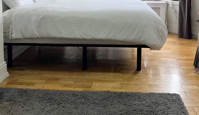 Spacious room 20 mins from Manhattan in Brooklyn