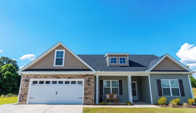 Spacious, Serene Modern Farmhouse near golf course in Sanford