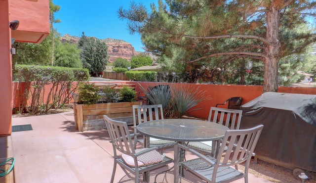 Spacious Townhome Near Bell Rock Hiking Trails with Red Rock Views