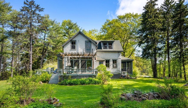 Spacious Waterfront Summer Home with Swimming, Kayaking, and Sunsets