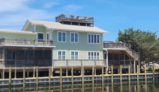 Spindrift: Spacious dog friendly canal front home, dock, decks, views