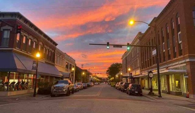 Stay Downtown on Historic Main St.