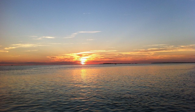 Stay in the heart of downtown Manteo w/easy access to the shops and waterfront.