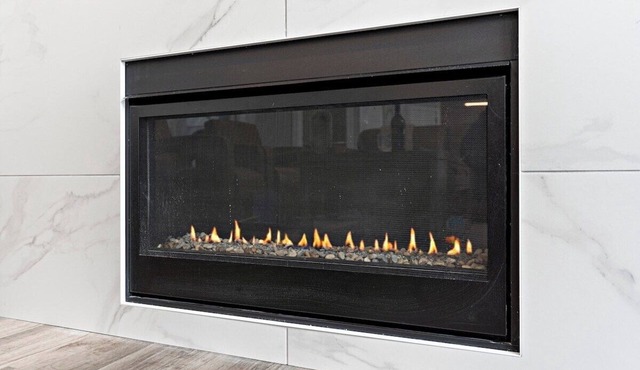 Strutz · Luxury Home minutes from Skiing with HOT TUB!