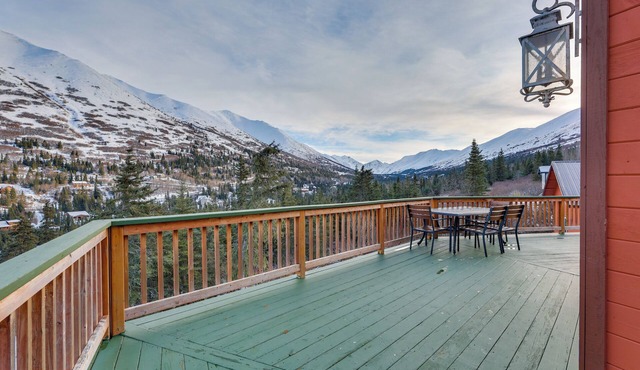 Stunning Alaskan Getaway w/River & Mtn Views
