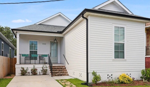 Stunning Luxury Home 2 Blocks From Streetcar!