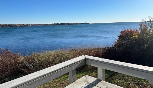 Stunning Ocean Views, newly renovated cottage-close to preserves, trails, and Harpswell Beaches