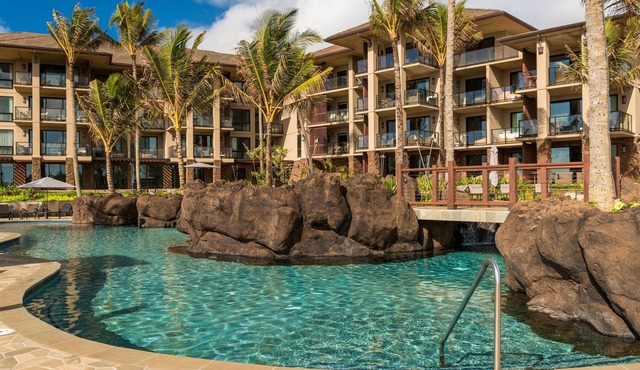Stunning Waterfront Residence with Balcony Perfect for Large Group Retreats