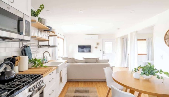 Stylish Boho Studio | Walk to Cafes | Outdoor Living in La Mesa