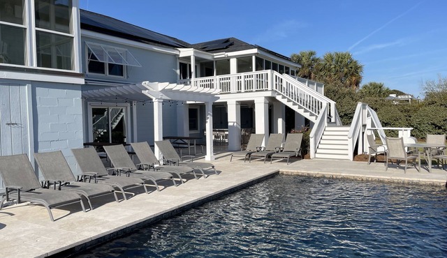 Sullivan's Island Oceanfront Home with Pool. Summer Friday-Friday