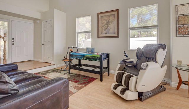 Summerlin.Pool.Sauna.Jacuzzi.Massage Chair. Sparkling.Serene.4Bdr 2King8TwinBed in Las Vegas