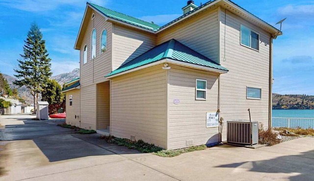 Sunny 3BR Lakefront - Dock in Chelan