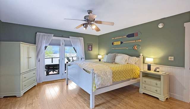 Sunset Lodge (Waterfront on Moosehead Lake with Breathtaking Views!)
