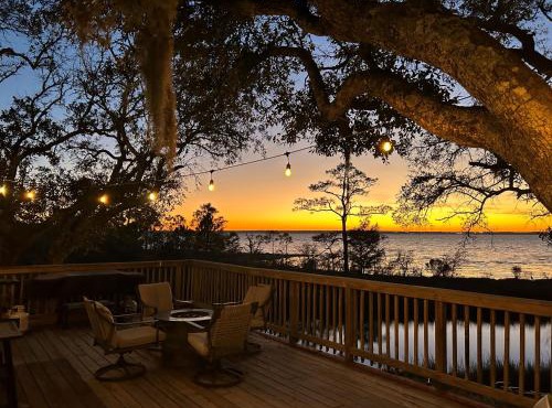 Sunset Paradise in Milton