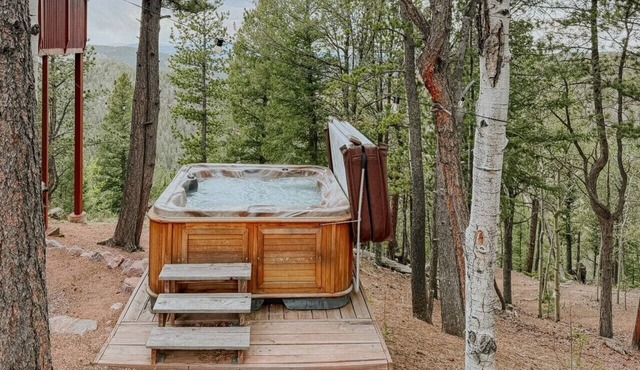 Sunset Ridge Escape with Hot Tub & Incredible Mountain Views