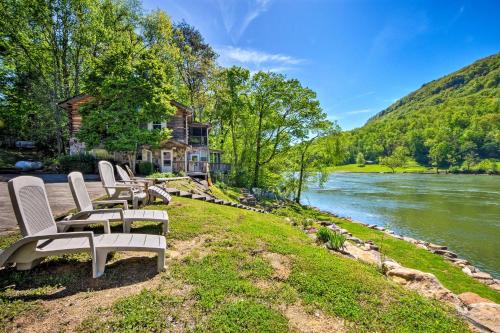 Tenn Riverfront Cabin - 10 Mi to Chattanooga in Chattanooga