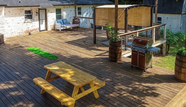 The 19th Hole Huge Deck 2912 Fairway Dr