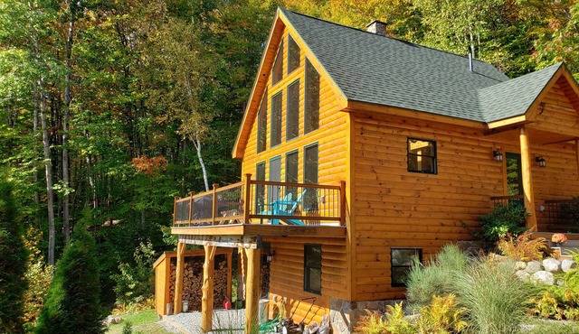 The Artist's Cabin at Powder Ridge Overlooking Sunday River SKI PARKING PASS