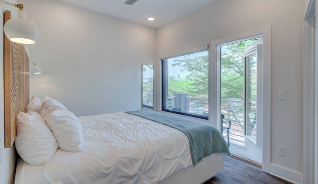 The Hive 102 King Balcony Pet Friendly by BlueStar