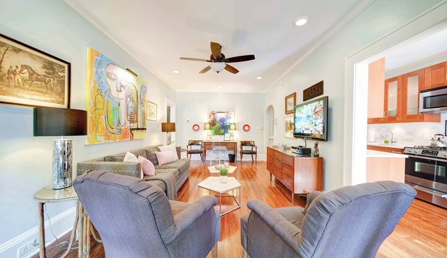 The Home Collection: Myers Park 2BR w/Screened Porch