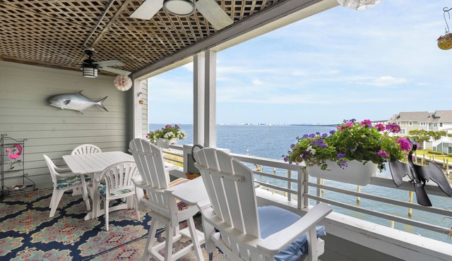 The Hook: Waterfront | Boat Slip | Shared Pool