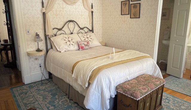 The Isobel Room - Full Bed - The Guilford Bed & Breakfast
