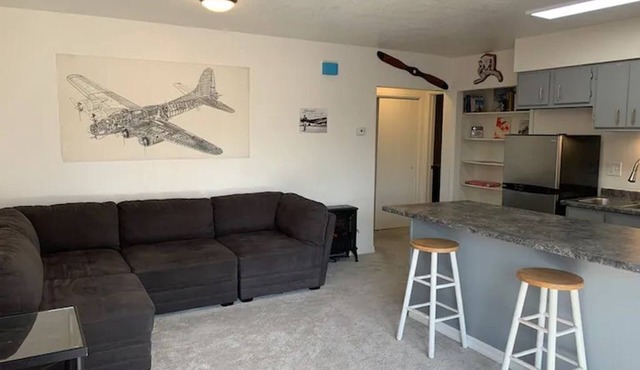 🚀 The Landing Pad 🛬 Loaded 1 Bedroom Apartment! 🏡
