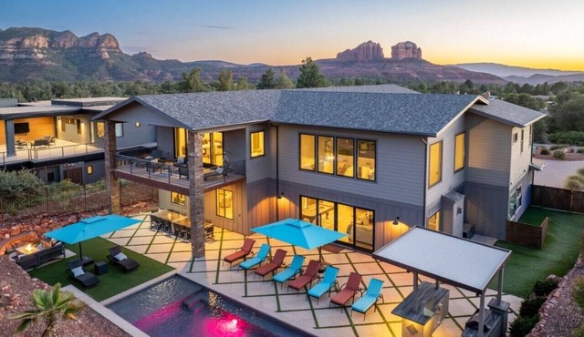 The Retreat at Chapel Cross – 8 King Suites w/ensuite baths, iconic views, resort-style pool/spa