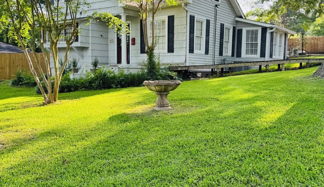 This Charming Cottage home located in Historic Downtown Natchitoches. in Natchitoches