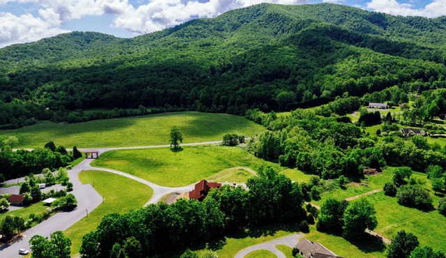 Three Ridges Haven- Devils Backbone Brewing Company in Roseland