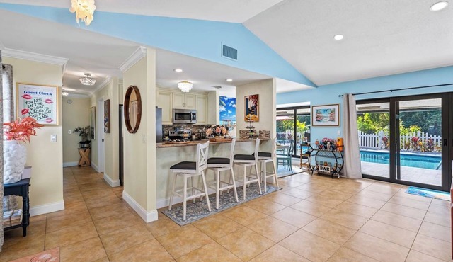 Tiki Hut, Htd Pool, Billiards, Putt-Putt, Canal in Delray Beach