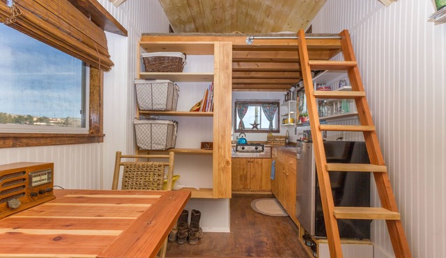 Tiny House in the Mojave Desert near Las Vegas/The Hummingbird in Sandy Valley