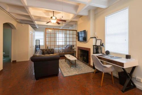 Top floor Spacious Studio in Anniston