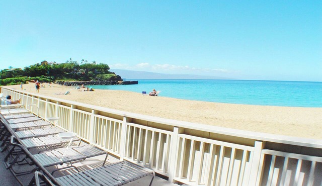 Top Floor Studio Ocean View, Golf Cart, Beach Cabana, Jacuzzi, Pool