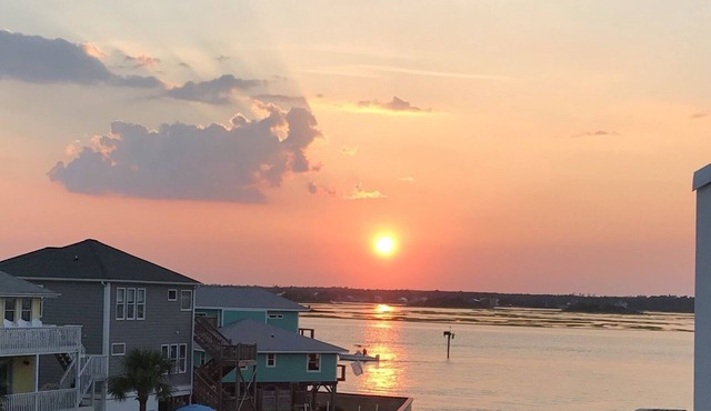 Tower 2 Retreat - Enjoy Ocean, Sound, and Sun in relaxing waterfront townhome