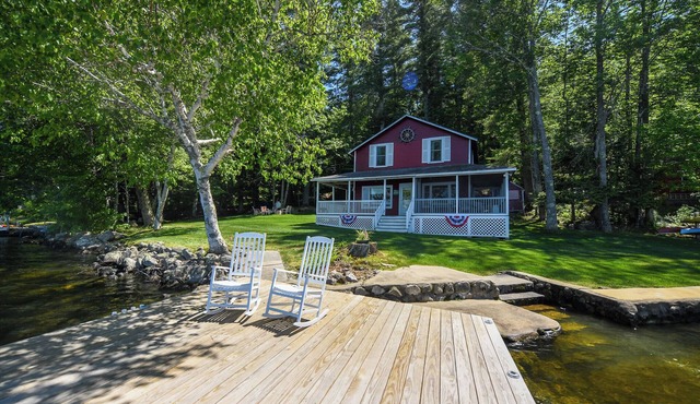 Traditional Waterfront Maine Cottage on Long Lake with great swimming. in Naples