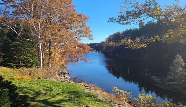 Tranquillity on the water in New Harbor