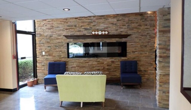 Travelodge by Wyndham Cleveland Lakewood