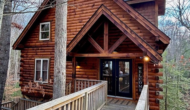 Treehouse Cabin w/Hot Tub in Red River Gorge in Campton