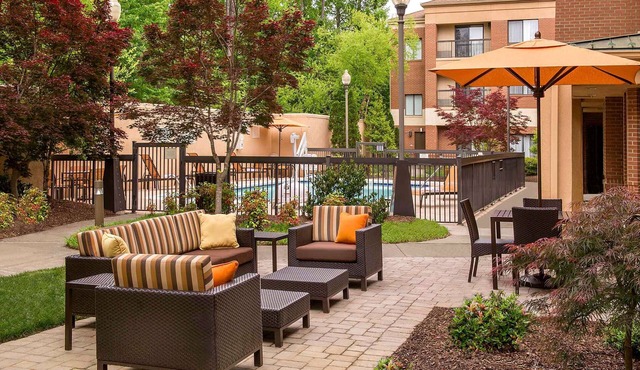 Turn Your Trip Into An Adventure! FREE Parking, Pool, Pets Allowed!