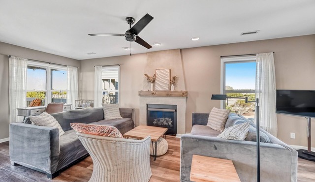 Two Beaches & Pool, Renovated Townhome on Nature Preserve at Serenity Point